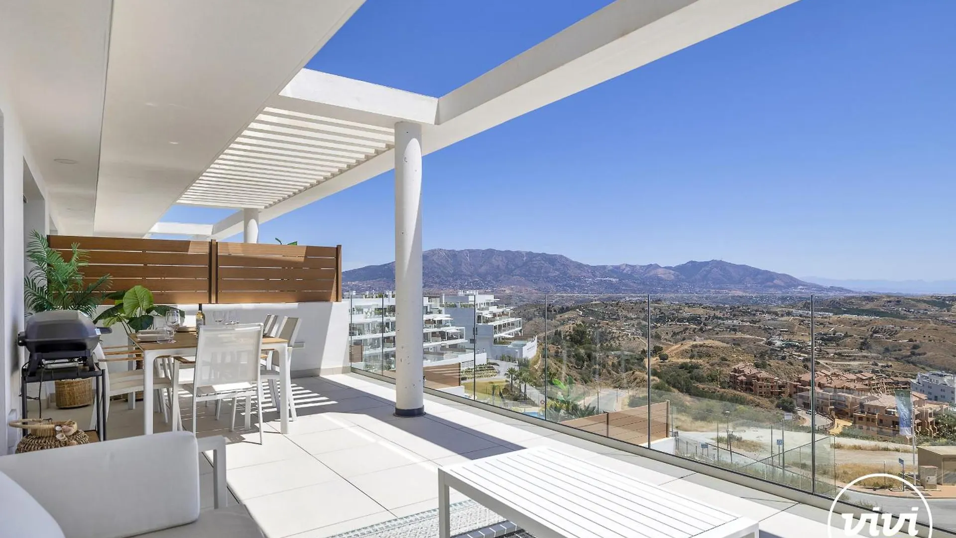 Vivi Homes - La Paz Sauna, Gym & Pool Sitio de Calahonda Apartment