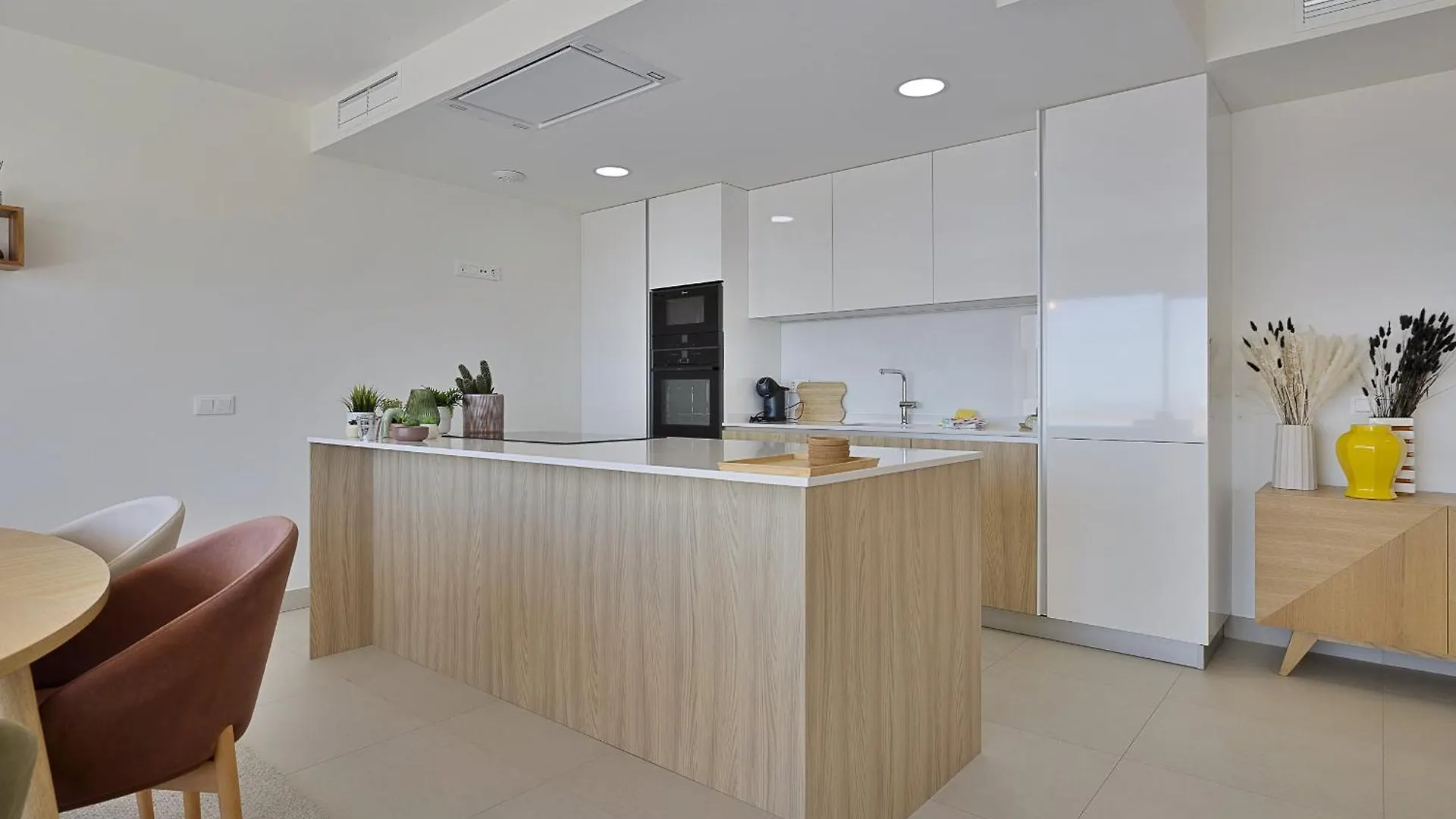 Vivi Homes - La Paz Sauna, Gym & Pool Sitio de Calahonda Apartment
